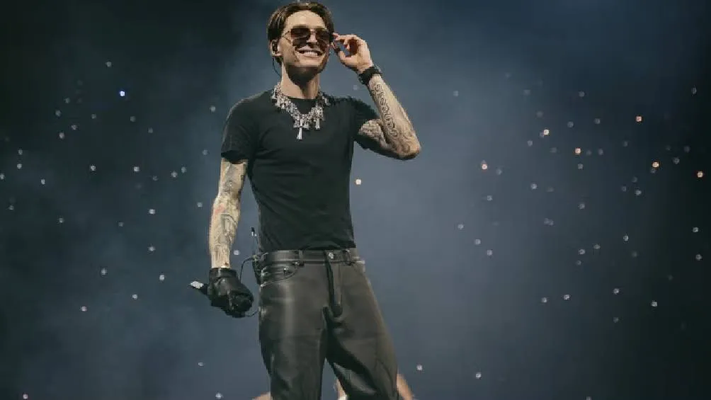 Peso Pluma, nombre real Hassan Emilio Kabande Laija, es un cantante y compositor mexicano destacado en el género regional mexicano. | IG: Peso Pluma