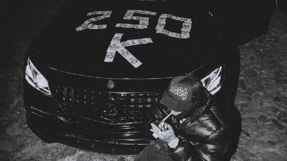 El sencillo &quot;250K&quot; de Gera MX está dedicado a Santa Fe Klan y hace referencia a su vida personal, incluyendo la cantidad de dinero que le proporciona como pensión a su hijo Luka. | IG: Geramx