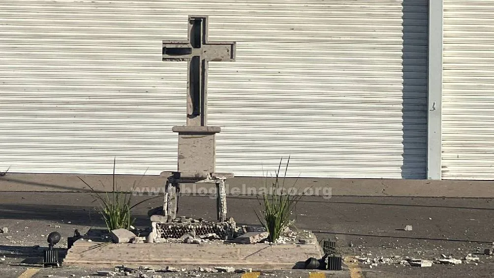 Una explosión causó daños parciales al cenotafio de Edgar Guzmán, hijo de Joaquín "El Chapo" Guzmán. | @blogdelnarcomex