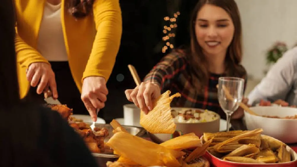 Las celebraciones incluyen procesiones, misas y la preparación de platillos típicos, como los tamales. | Pixabay