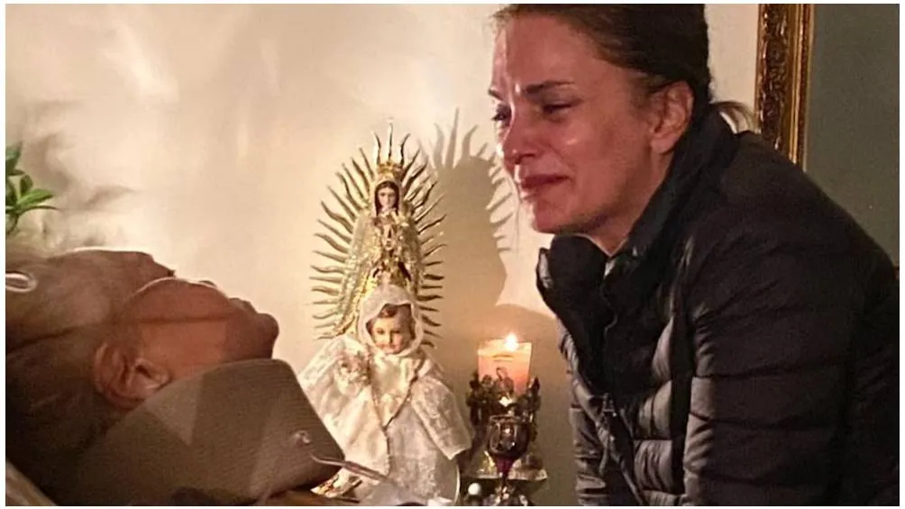 Muere la madre de la cantante. | IG