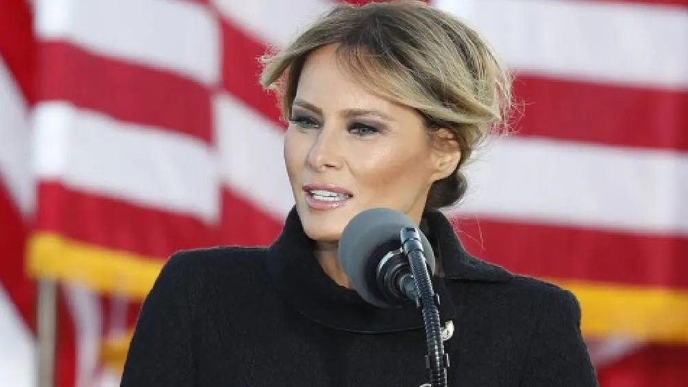 La Casa Blanca ha dado a conocer el retrato oficial de Melania Trump. | AP