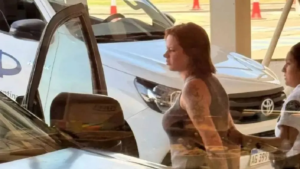 La modelo Martina Oliva fue detenida el miércoles por la tarde durante una inspección de equipaje en el aeropuerto. | X