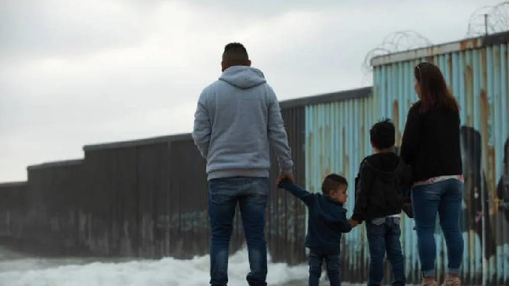 El seguro proporcionará beneficios no solo a los migrantes deportados, sino también a sus familias, facilitando su adaptación al regresar. | Pixabay