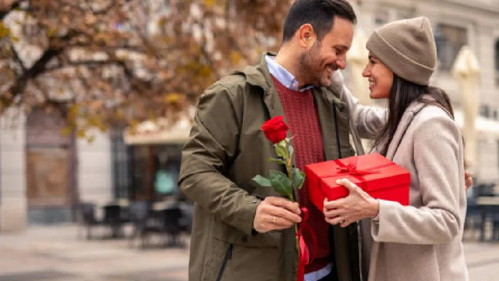 Si tienes pareja, podrías planear una cena romántica. | Pixabay