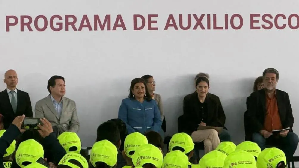 El gobierno de la Ciudad de México lanzará un programa de auxilio escolar en escuelas secundarias y de nivel medio superior para asegurar la seguridad de los estudiantes. / MVS
