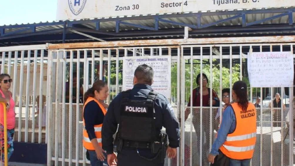 El programa en la Escuela Secundaria anexa a la Normal Superior, que beneficiará a más de 906 mil estudiantes. / RS