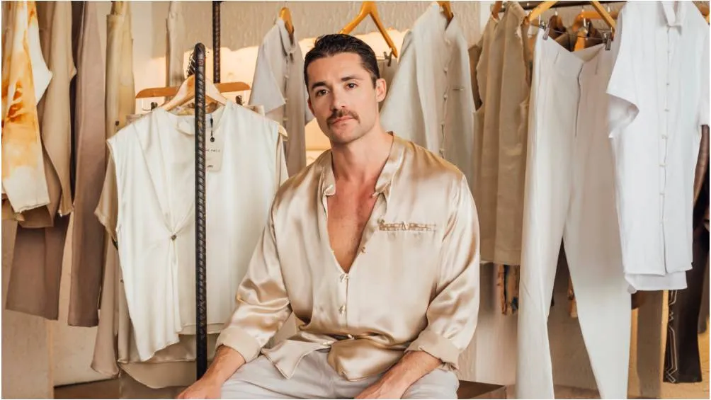 Patricio Campillo es un diseñador de moda mexicana. / Caras