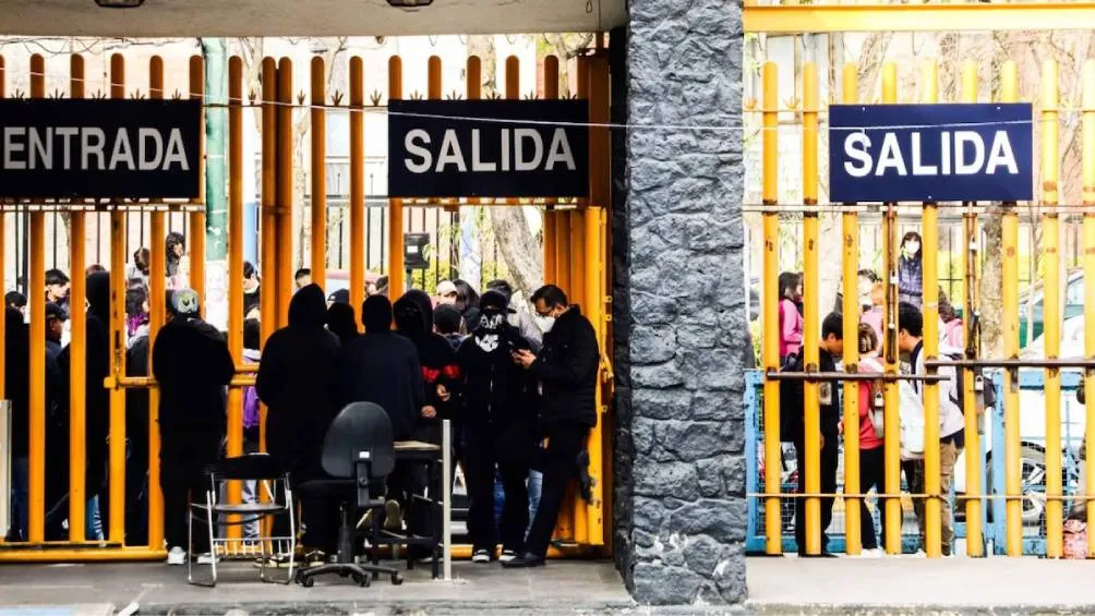 De acuerdo con la información proporcionada, los estudiantes de la Preparatoria 8 han solicitado la implementación de un comedor comunitario. /X @enriquemunozFM