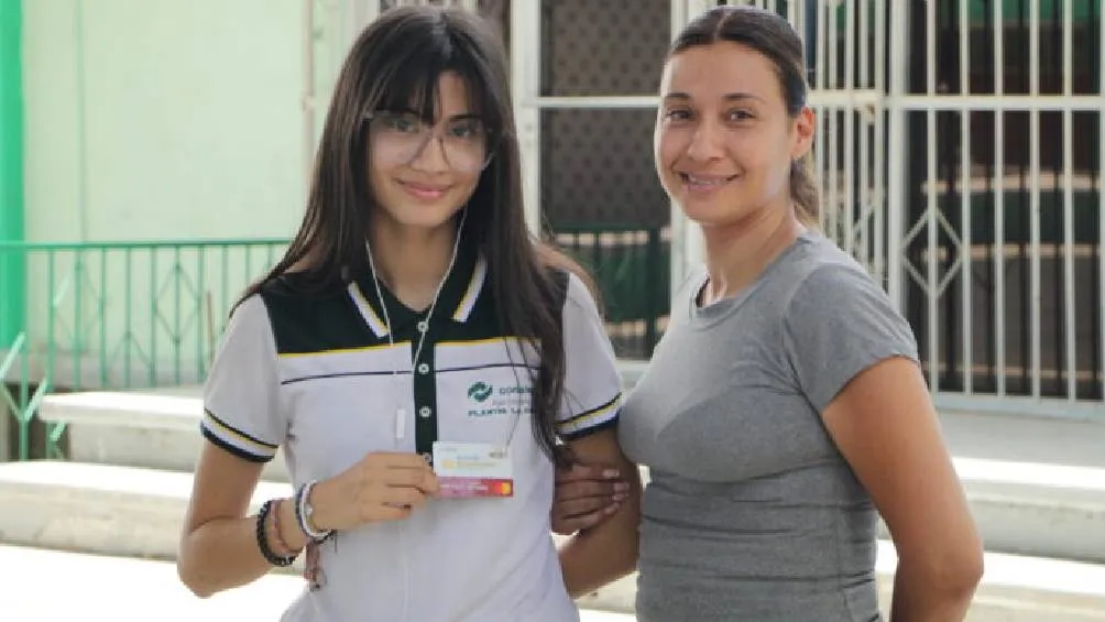 La Beca Universal de Educación Media Superior &quot;Benito Juárez&quot; es un programa del Gobierno de México que otorga $1900 pesos bimestrales. / Programas del Bienestar