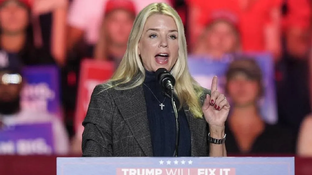 La fiscal general de EE. UU., Pam Bondi, anunció la desclasificación de archivos sobre Jeffrey Epstein. / Los Ángeles Time