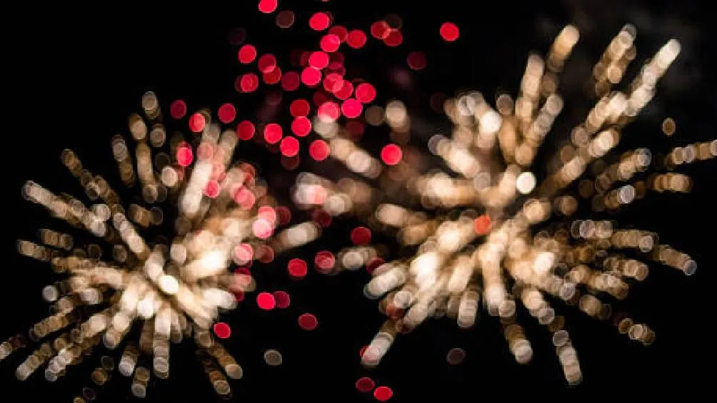 El uso de cohetes y juegos pirotécnicos sin permiso puede resultar en multas. / Pixabay