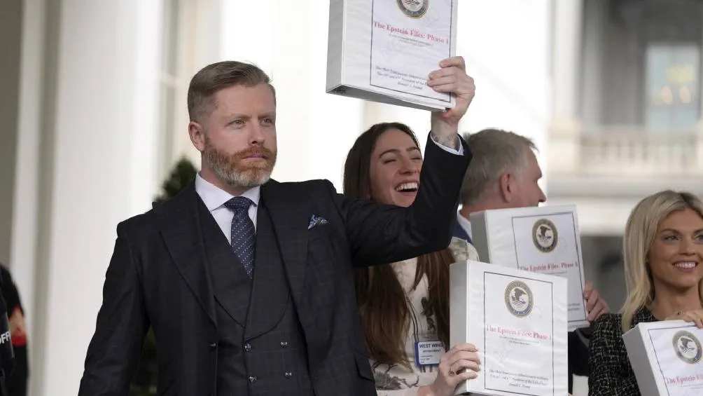 El Departamento de Justicia de los Estados Unidos y el FBI han desclasificado documentos relacionados con Jeffrey Epstein. / AP