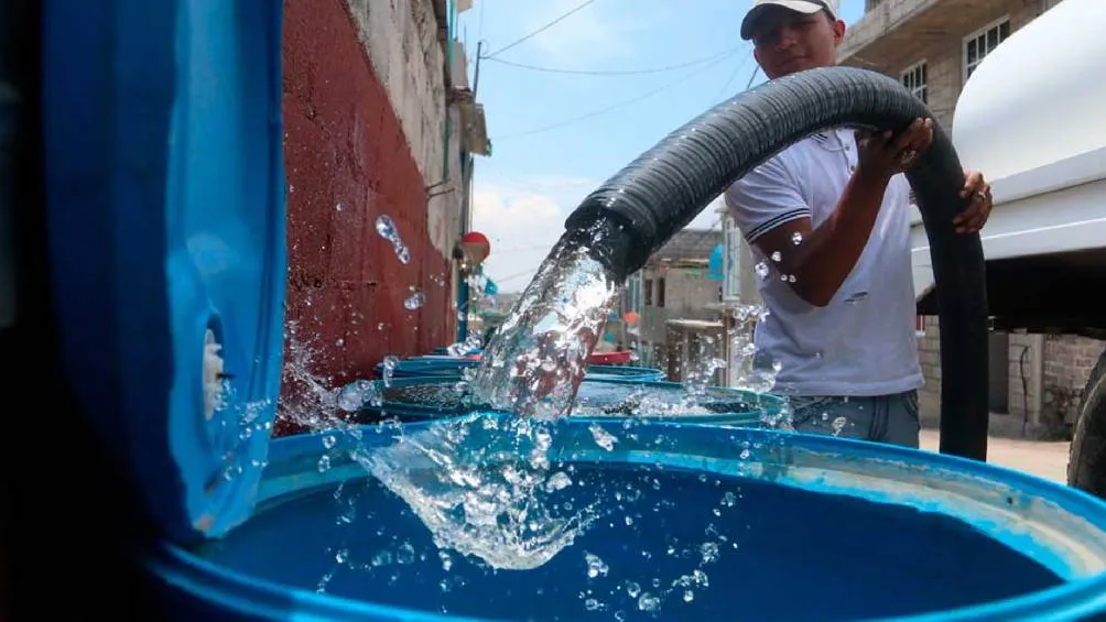 La Ciudad de México enfrenta un desafío constante por la falta de agua, especialmente con la llegada de la temporada de calor. RS