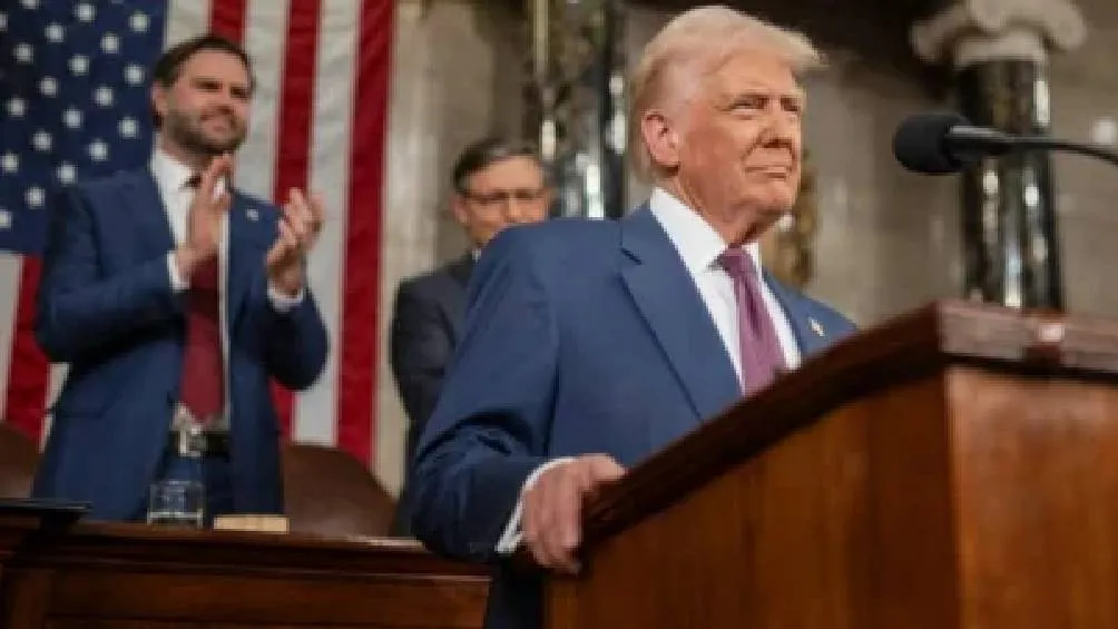 Trump presentó una propuesta engañosa a Groenlandia, en la que ofrecía protección y prosperidad a su población./ RS