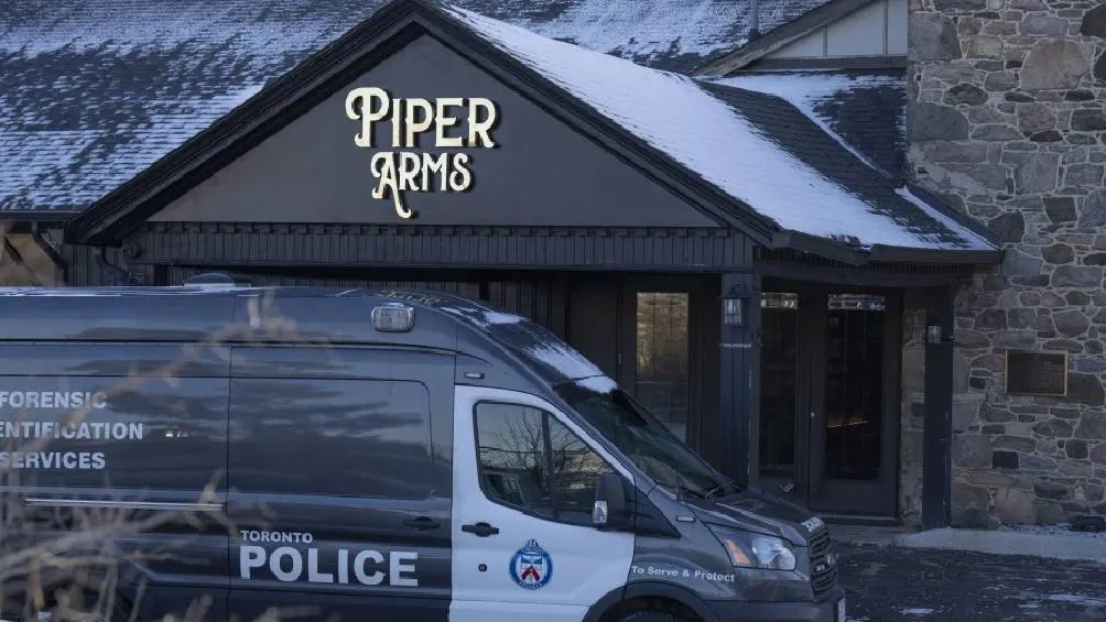 La policía llegó al lugar de los hechos y encontró a 12 personas con heridas de diversa consideración. / AP