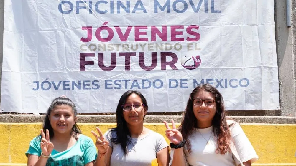 Recibirán formación en un Centro de Trabajo por un período de hasta 12 meses, así como una constancia de capacitación, una beca mensual de 8,480 pesos . / X