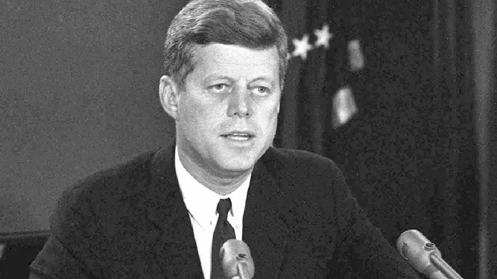 Más de 63.000 páginas de documentos relacionados con el asesinato del presidente John F. Kennedy en 1963 fueron publicadas el martes tras una orden de Donald Trump. / AP