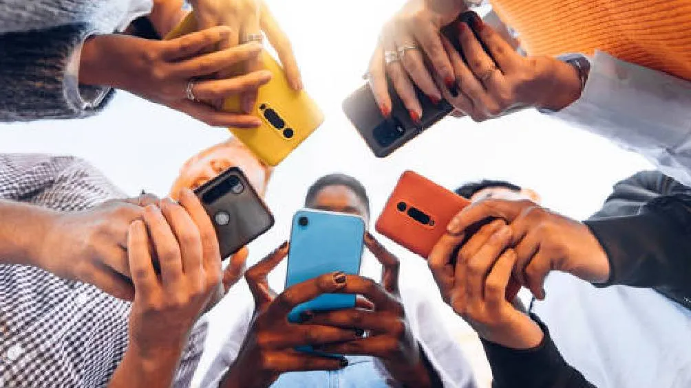 Los dispositivos que operan con sistemas anteriores a Android 5.0 o iOS 12 no son compatibles con WhatsApp. / Pixabay