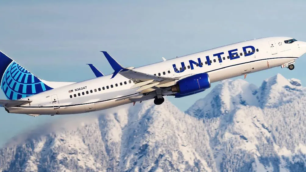 El vuelo llegó con un retraso de 6 horas. / @PopCrave