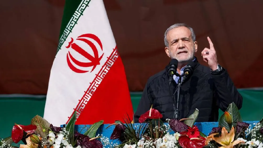 El presidente Masoud Pezeshkian ha manifestado su desconfianza hacia Washington, aunque no descarta la posibilidad de llevar a cabo diálogos. / RS