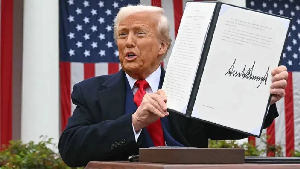 Uun arancel del 10% sobre las importaciones provenientes de las islas Heard y McDonald. / X