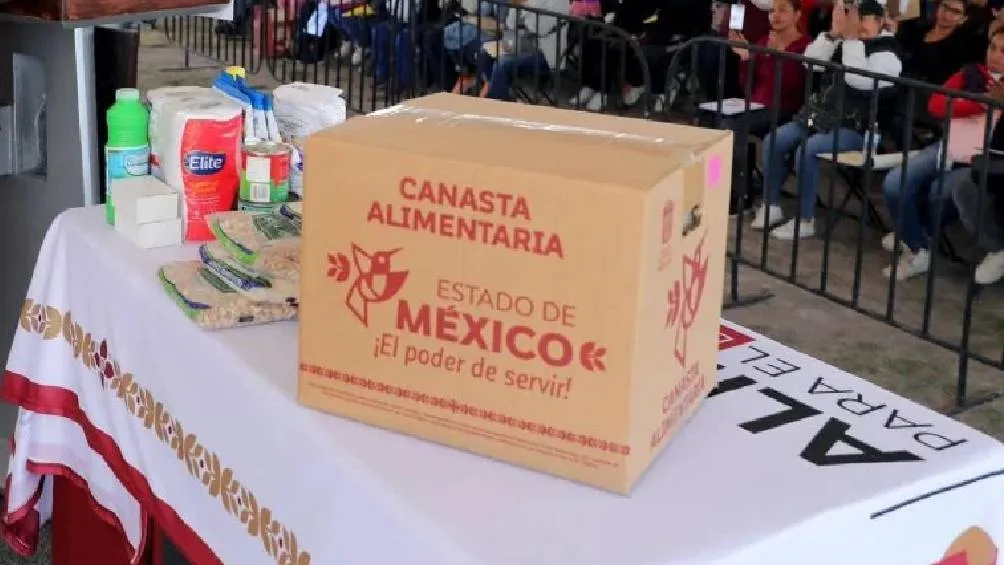 Las despensas, que varían por alcaldía, incluyen productos básicos como arroz, frijol, aceite y leche en polvo. / X