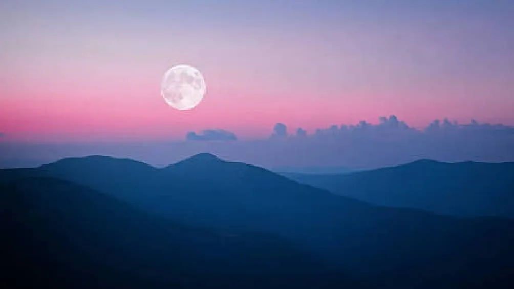 La Luna Rosa aparecerá en el cielo nocturno el domingo 13 de abril de 2025. / Pixabay