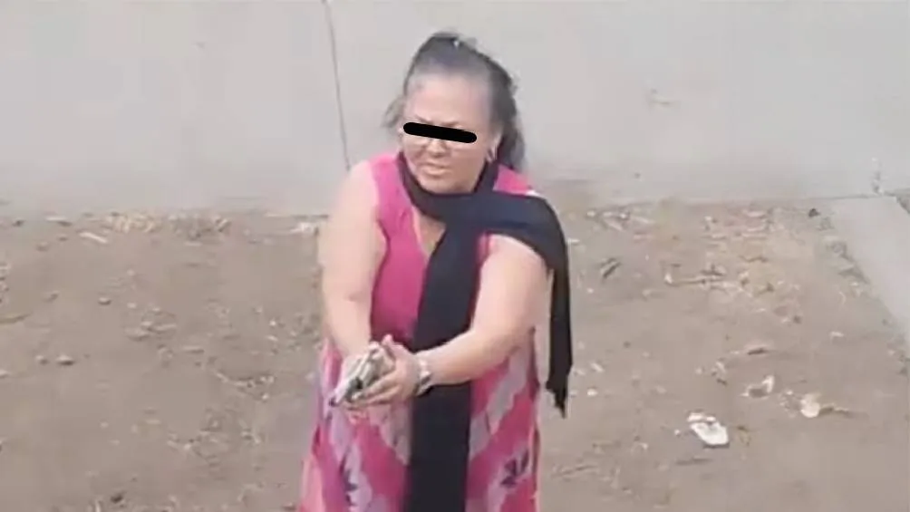 El 2 de abril, en la colonia Emiliano Zapata, Carlota “N” y sus hijos se enfrentaron a una familia que supuestamente ocupaba ilegalmente una propiedad. / Captura de pantalla