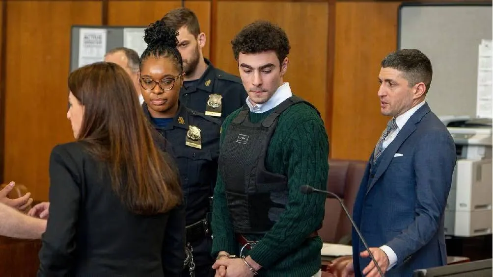 La acusación formal contra Mangione, emitida por un gran jurado federal en Manhattan, incluye un cargo de asesinato con arma de fuego. / X