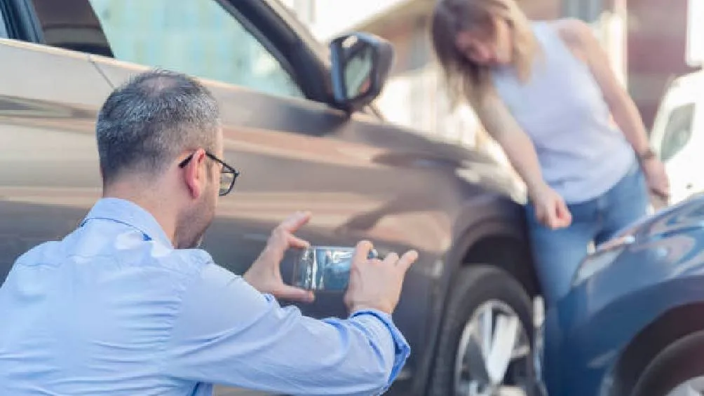 Documenta el incidente con fotos o videos. / Pixabay