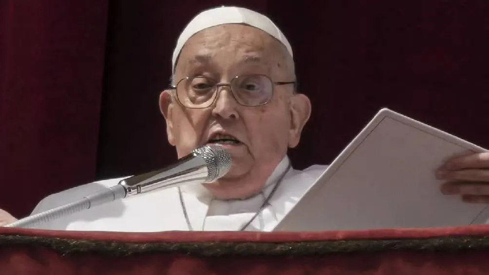 El 21 de abril de 2025, a las 7:35 a.m. en Roma, se confirmó el fallecimiento del Papa Francisco a la edad de 88 años. / AP