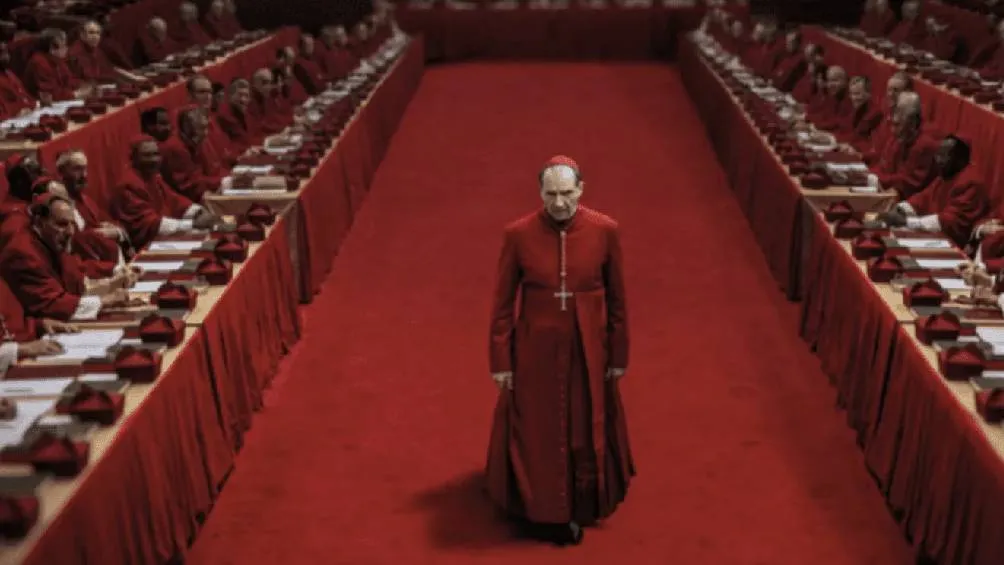 Adaptada de la novela de Robert Harris, la cinta explora los conflictos, secretos e intereses en el Vaticano. / RS