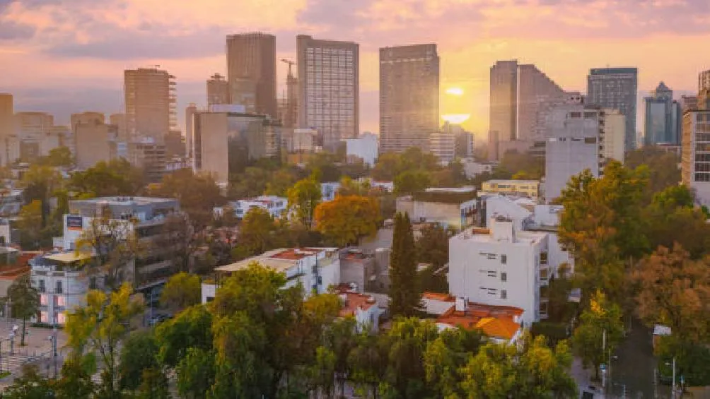 Se sugiere evitar la exposición prolongada al sol entre las 11:00 y las 16:00 horas./ Pixabay