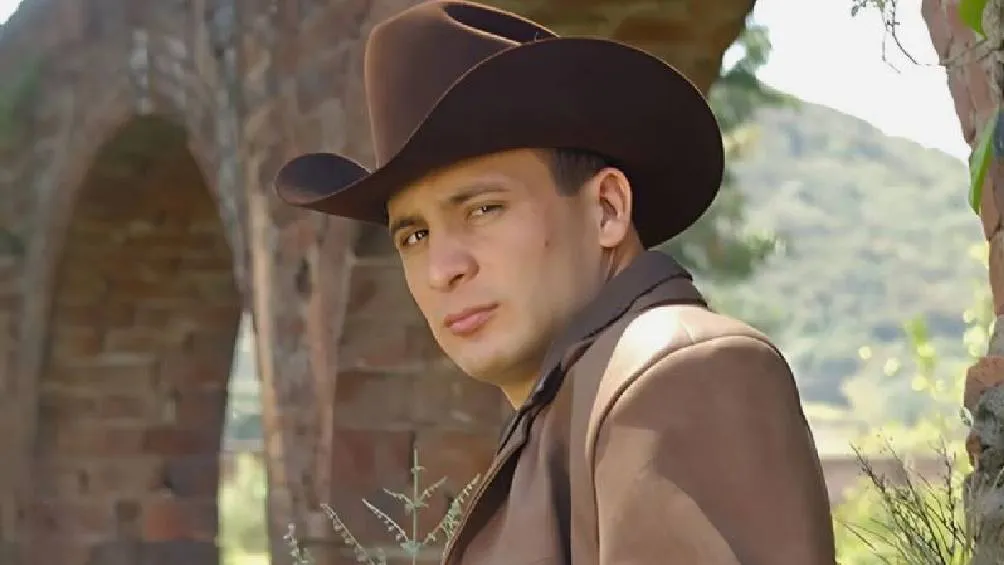 Valentín Elizalde Valencia, apodado &quot;El Gallo de Oro&quot;, fue un famoso cantante de música regional mexicana. / IG