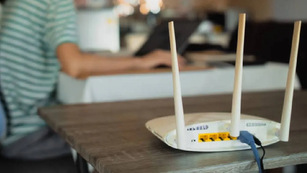 En la era digital, la intrusión en redes WiFi domésticas es un problema común, especialmente si la contraseña es débil o se comparte. / Pixabay