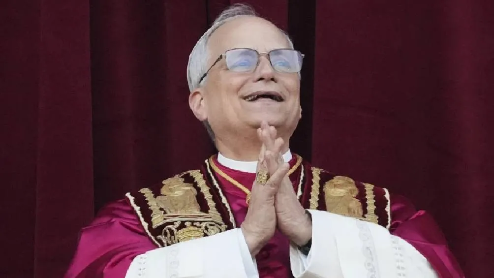 El jueves 8 de mayo, el humo blanco en la Capilla Sixtina marcó el fin del cónclave y el inicio de una nueva etapa para la Iglesia Católica./ AP