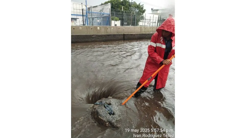 La tarde de este lunes 19 de mayo, una tormenta repentina provocó severas inundaciones en el municipio de Ecatepec. X/ @CAEM_EDOMEX