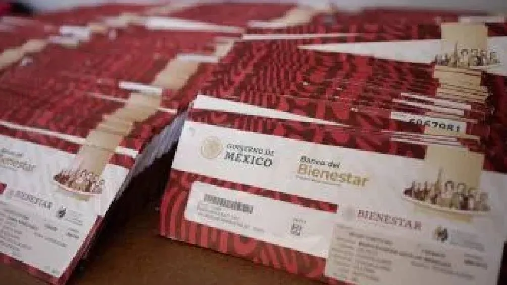 Los beneficiarios deben activar su tarjeta del Banco del Bienestar para acceder al pago acumulado. / RS