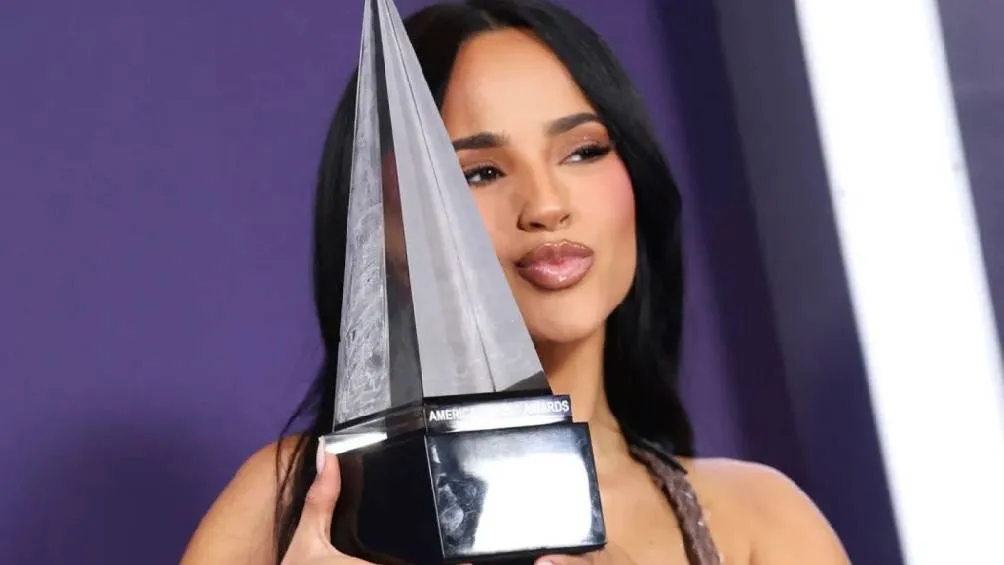 Becky G, se consolidó como ganadora en Artista Latina Femenina. / CNN