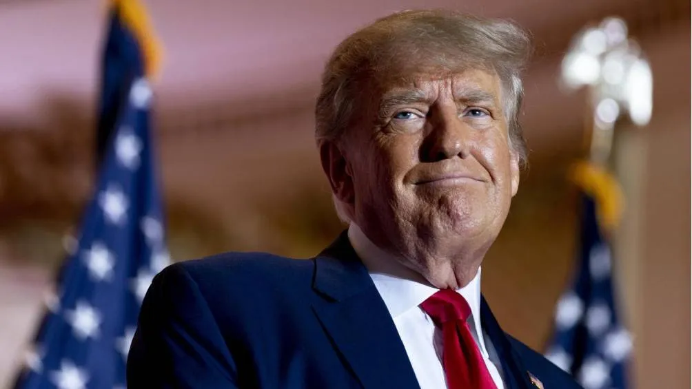 Donald Trump, ha ordenado la suspensión inmediata de las entrevistas para la emisión de visas estudiantiles. / AP