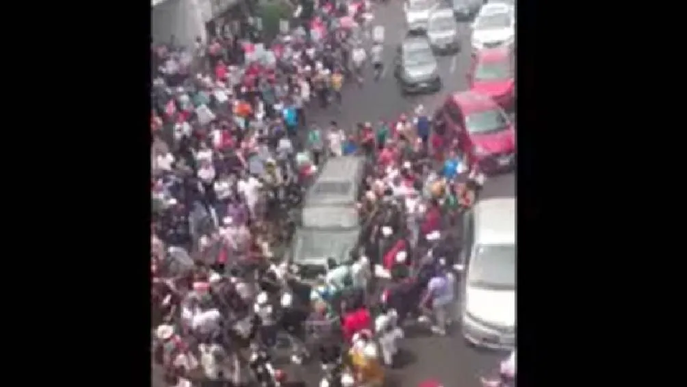 El hecho fue captado en video por asistentes y difundido en redes sociales./ RS