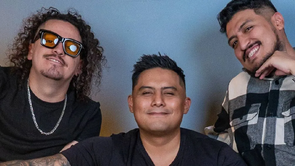 El reconocido podcast mexicano “Se me subió el muerto”, conducido por Iván Mendoza, Solín y Alex Quiroz, anunció su cierre. / RS