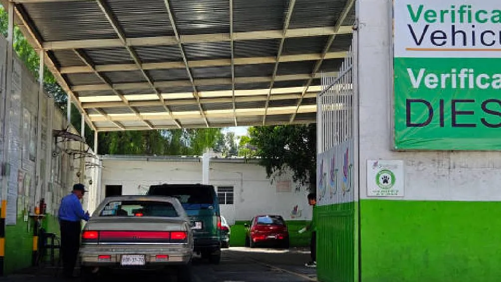 Durante junio de 2025, los propietarios de vehículos con engomado azul y terminación de placas 9 o 0 deben realizar este trámite. / Pixabay