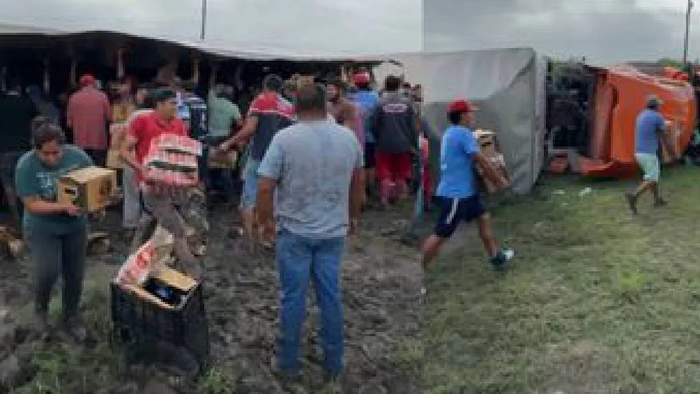 De acuerdo con los primeros reportes, el conductor habría perdido el control de la unidad tras quedarse dormido. / RS