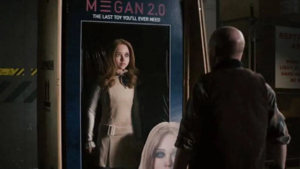 El elenco incluye a Allison Williams como Gemma, Violet McGraw como Cady, Amie Donald como M3GAN. / Captura de pantalla