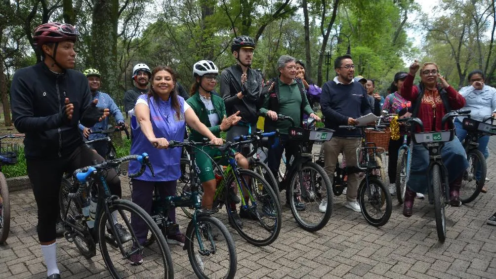 El plan incluye la construcción de 300 kilómetros de nuevas ciclovías, sumándose a los 553 kilómetros existentes, que recibirán mantenimiento. / @ClaraBrugadaM