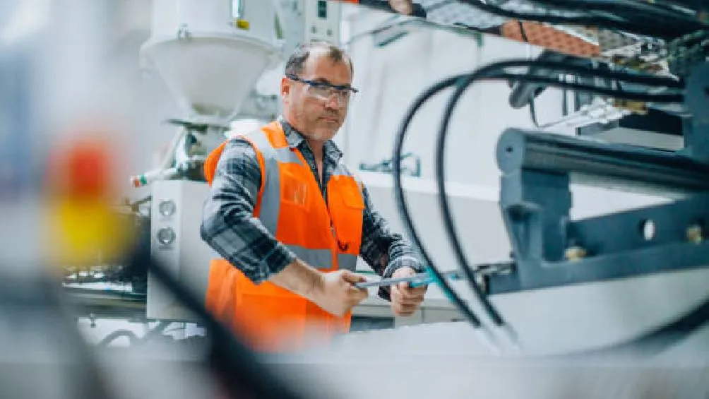 El aumento de aranceles afecta negativamente a sectores clave como el automotriz, la construcción y la manufactura, que dependen del acero y el aluminio. / Pixabay