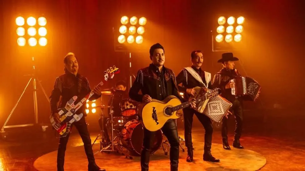 El reconocimiento se realizó tras una presentación pública de Los Tigres del Norte en Salinas. / IG