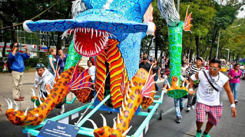 El Desfile de Alebrijes Monumentales es una destacada actividad cultural en la Ciudad de México. / Pixabay